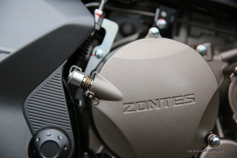 升仕310V试驾/多图:舒适好骑的运动太子车,标配ABS,全LED灯具