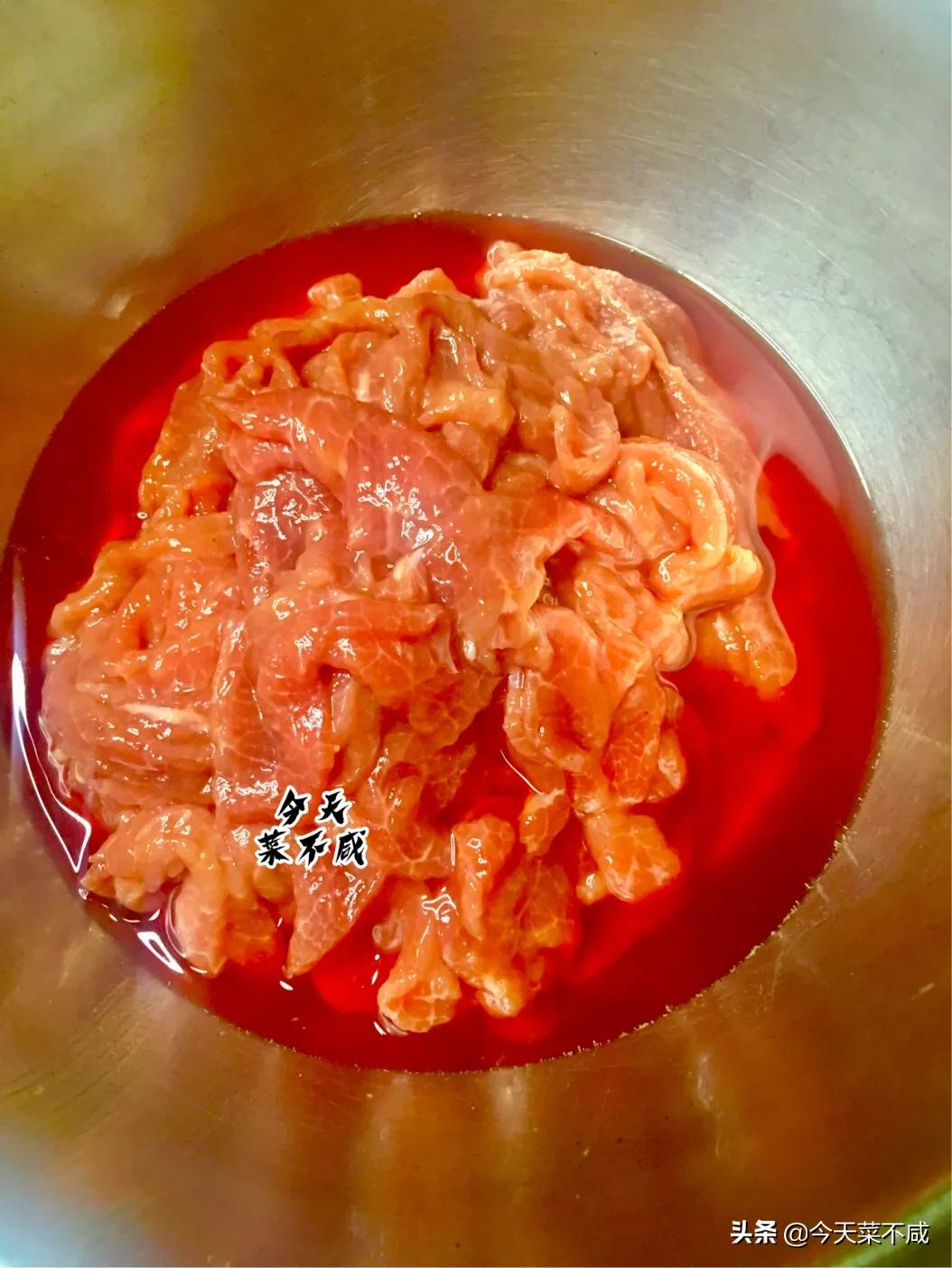 厨师长教你鸡肉、猪肉、牛肉的上浆秘籍，炒啥肉都鲜嫩爽滑还多汁