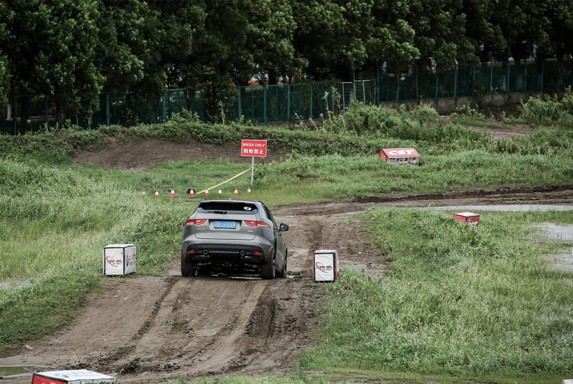 轻松驾驭征服全地形,无畏驰骋全地形