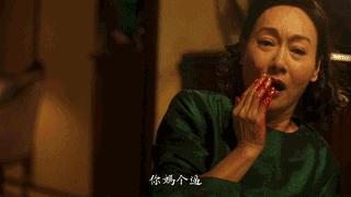 59岁穿比基尼秀长腿A4腰,她就是传说中的女魔头吧?