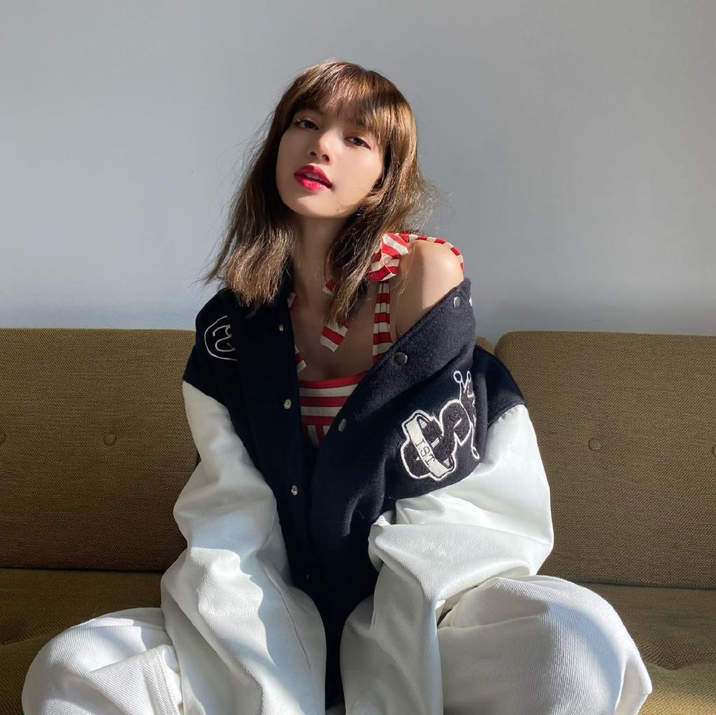 lisa晒泳装造型,2023lisa同款棒球服