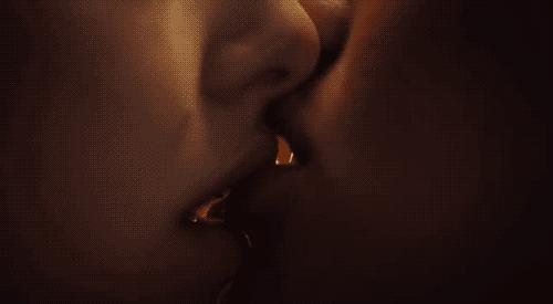 接吻吃到口红会怎么样,接吻吃到口红