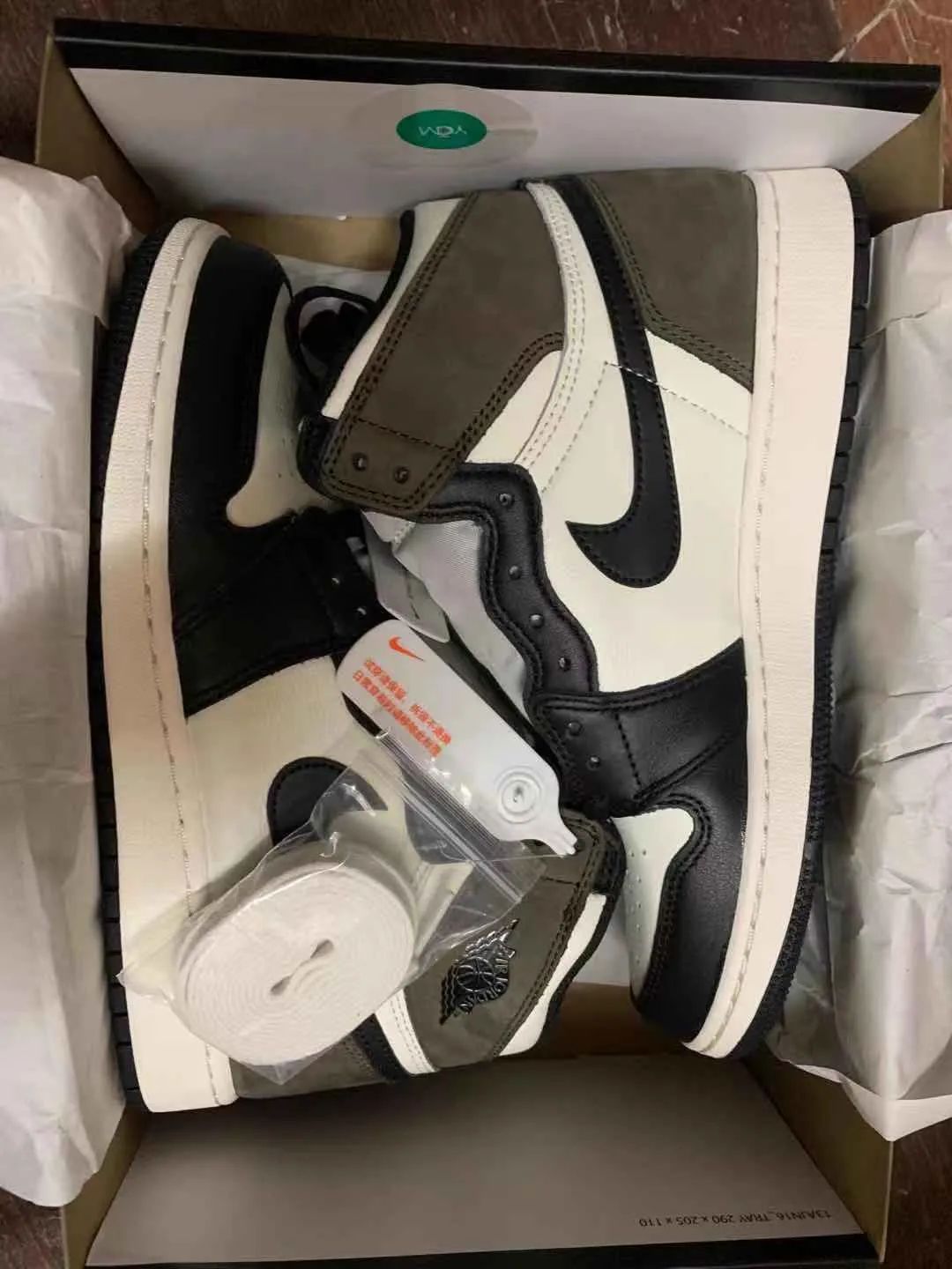 涨见识了!原来很多开宝马的都有一面鞋墙,穿的球鞋不上千就上万