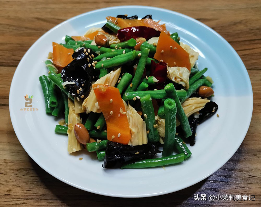 豆角别炒着吃了大厨教你特色做法,豆角怎么凉拌炒不黑