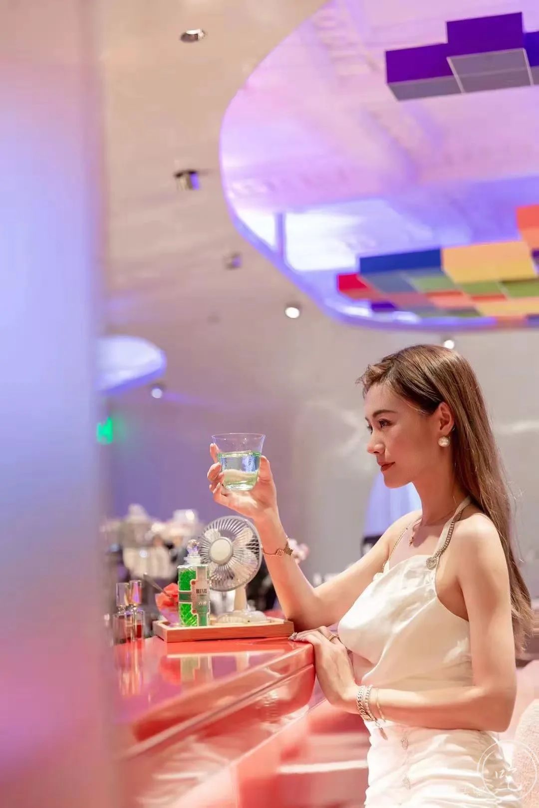 次元壁破了！轩尼诗酒吧X国民六神，竟出了个“花露水鸡尾酒”