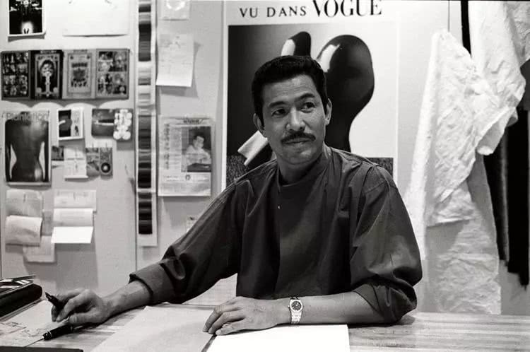 三宅一生的香水与包包,都没有易烊千玺身穿的三宅一生衬衣火!