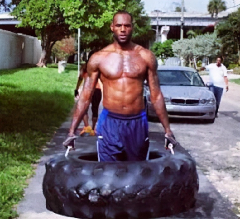 詹姆斯真的那么壮吗,詹姆斯到底有多壮