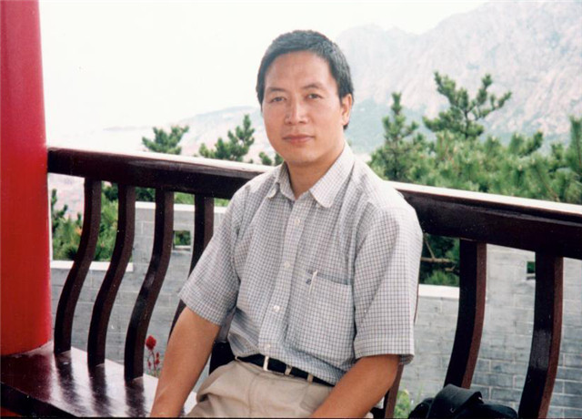 哲学系博导教授,沉迷道教文化,曾招募7名“内丹修炼者”做实验