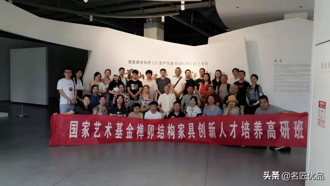 杨金荣红木大师,杨金荣红木工艺