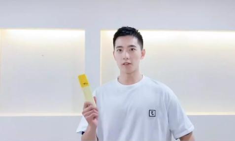 杨洋的胸肌有多重要,杨洋腹肌和胸肌