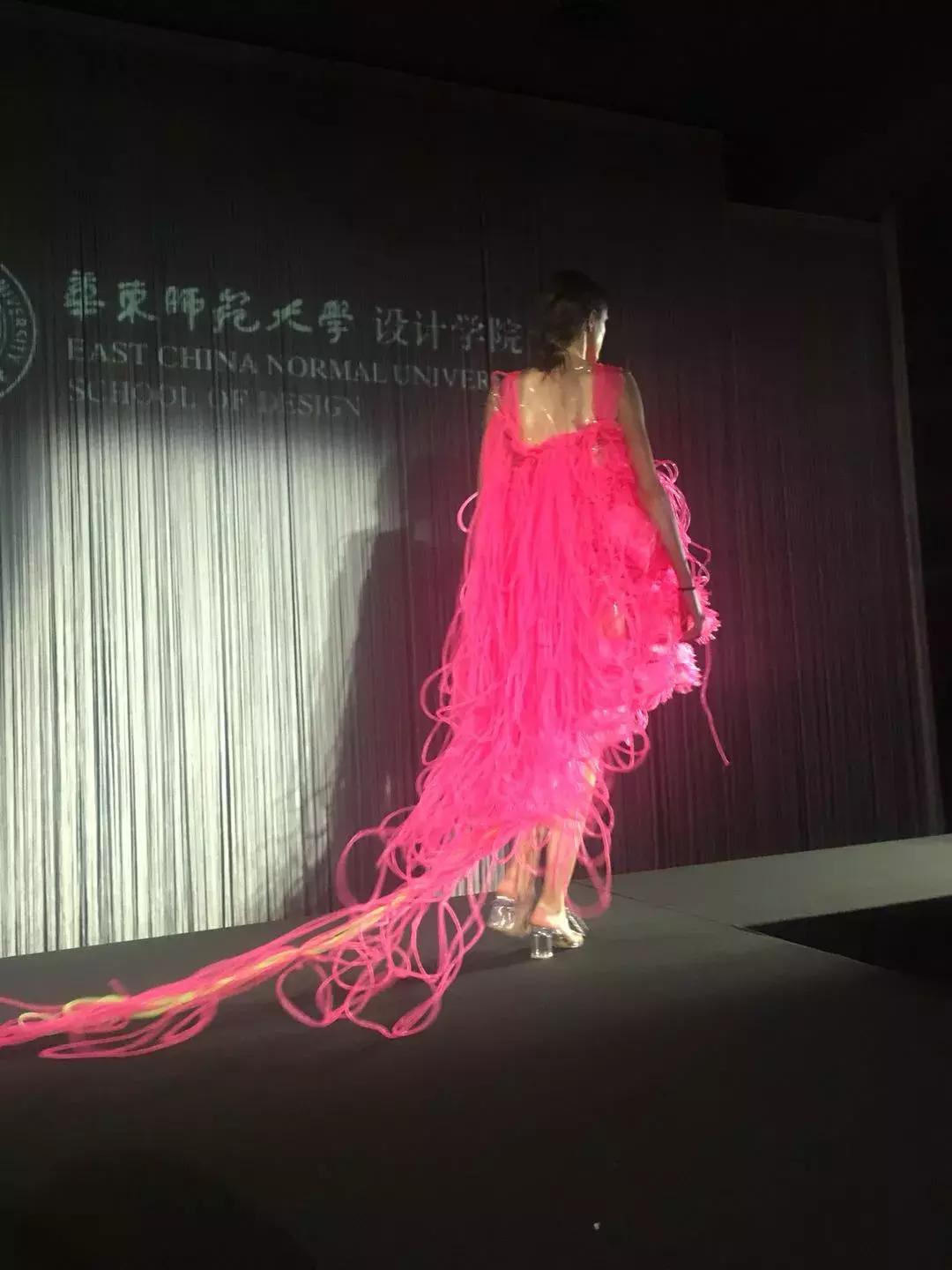 国潮这回对味儿了,不看logo还以为是巴黎世家!