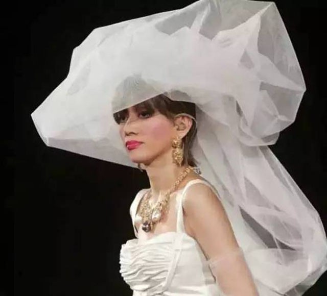 刘德华梁朝伟为梅艳芳扶灵,刘德华为梅艳芳送丧片段