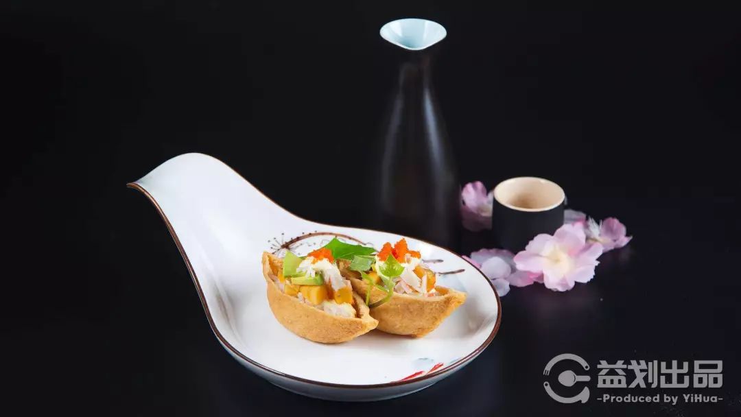 满满一大桌海鲜只要288元,满满一大碗16元吃到饱