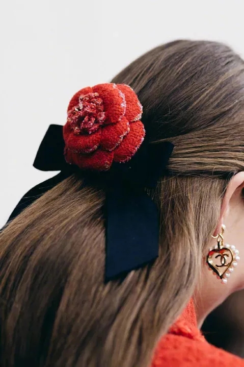 女生头上有东西,女生头上小饰品