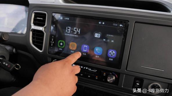 庆铃五十铃M600豪华版,庆铃m600和kv600哪个技术更好