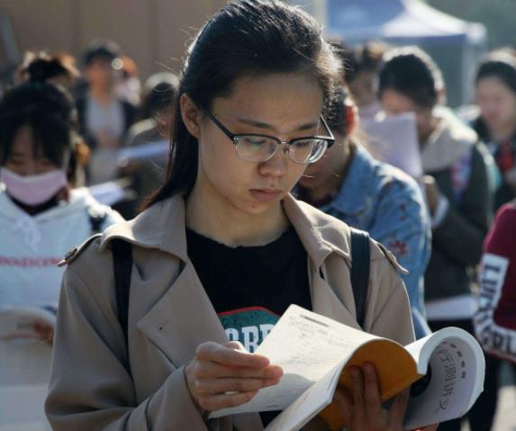 大学“有钱途”专业排行，计算机专业屈居第二，月入过万只是起点