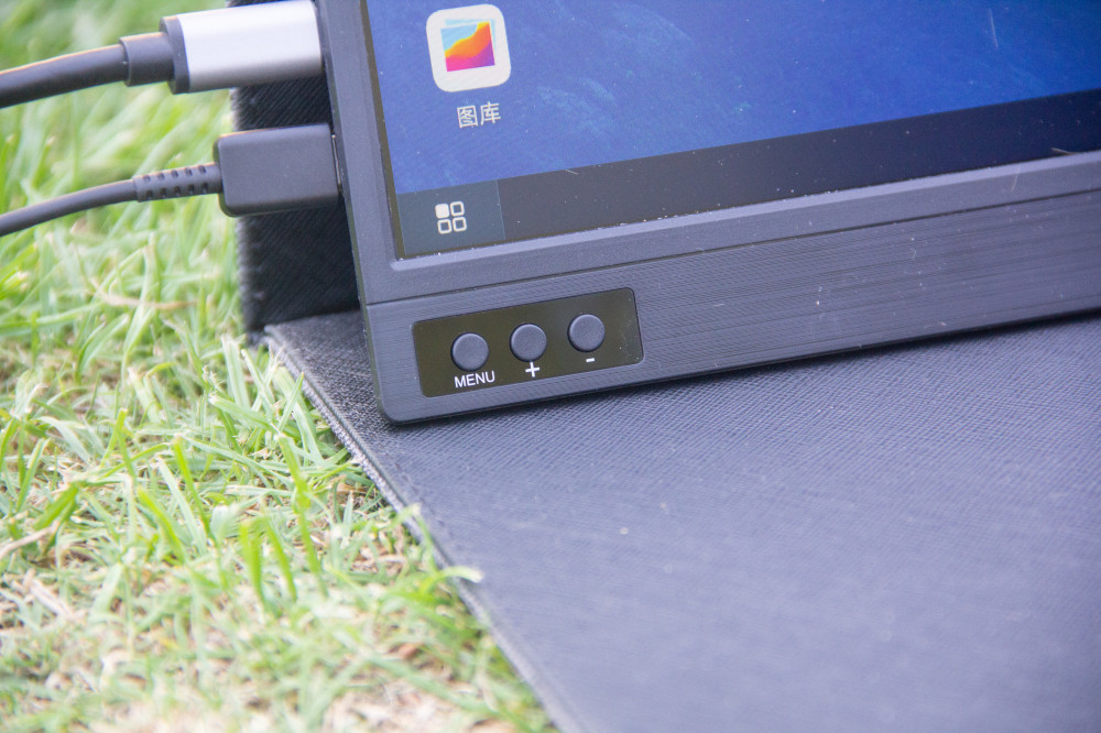 能给手机做成电脑的显示器,给手机配个显示器