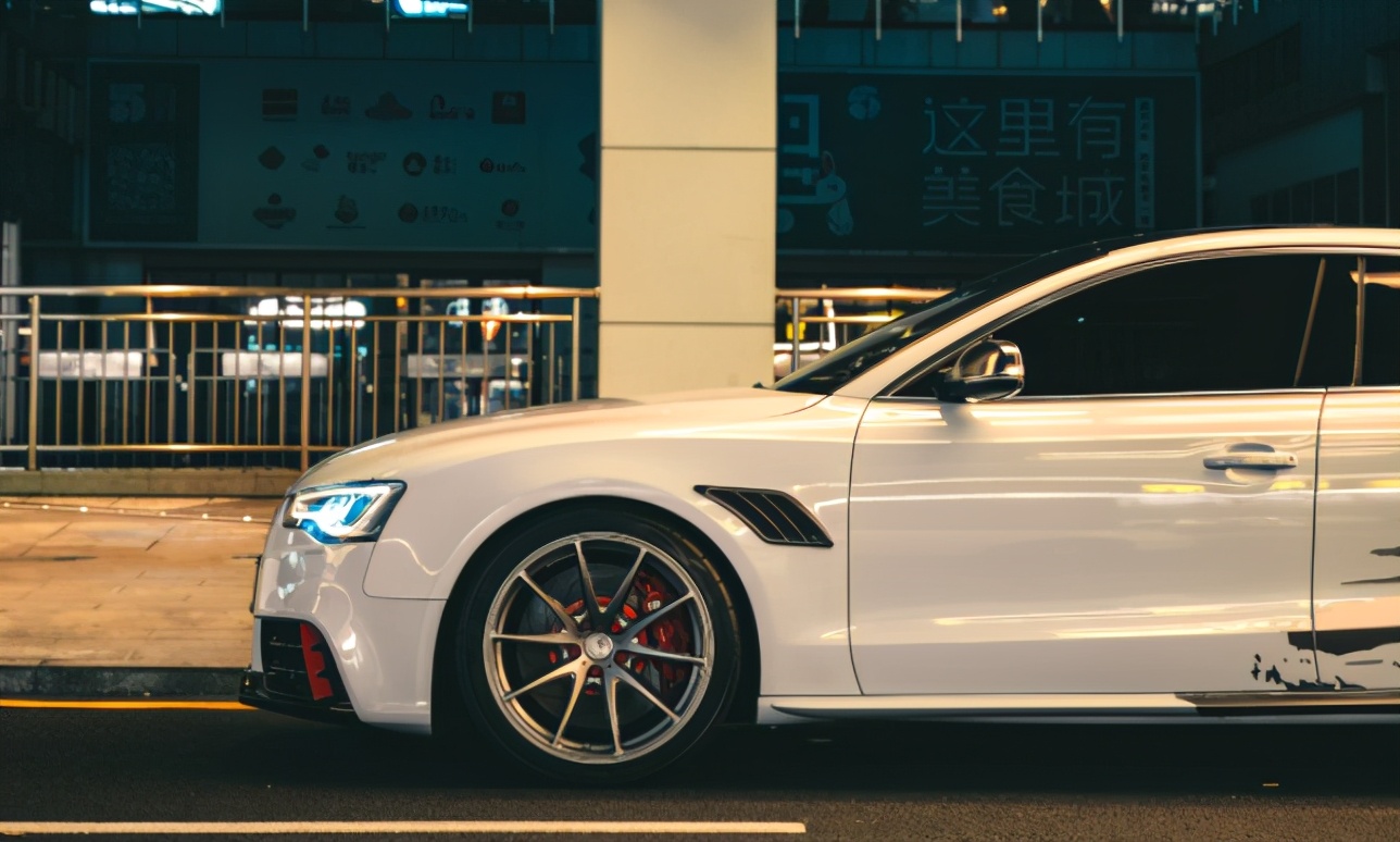 年检油门踩到底爆缸,猛踩一脚油门后发动机轰鸣