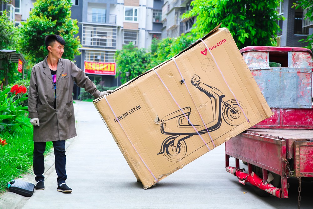 小牛最新电动车测评,小牛军绿色经典款电动车