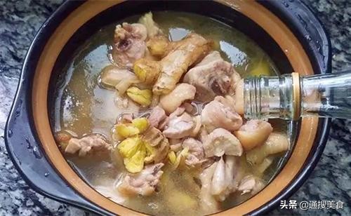 广西酒席整只炖鸡做法,白酒炖鸡的做法的视频