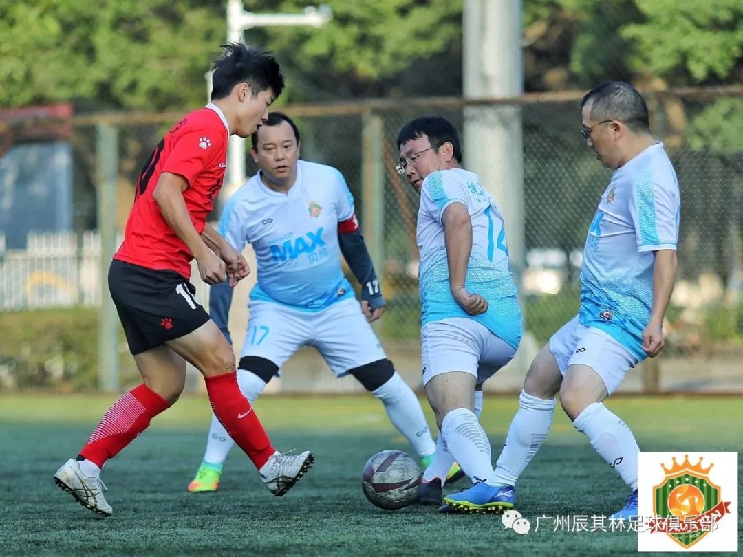 足球运动员为抗击疫情献力,疫情不隔离关爱