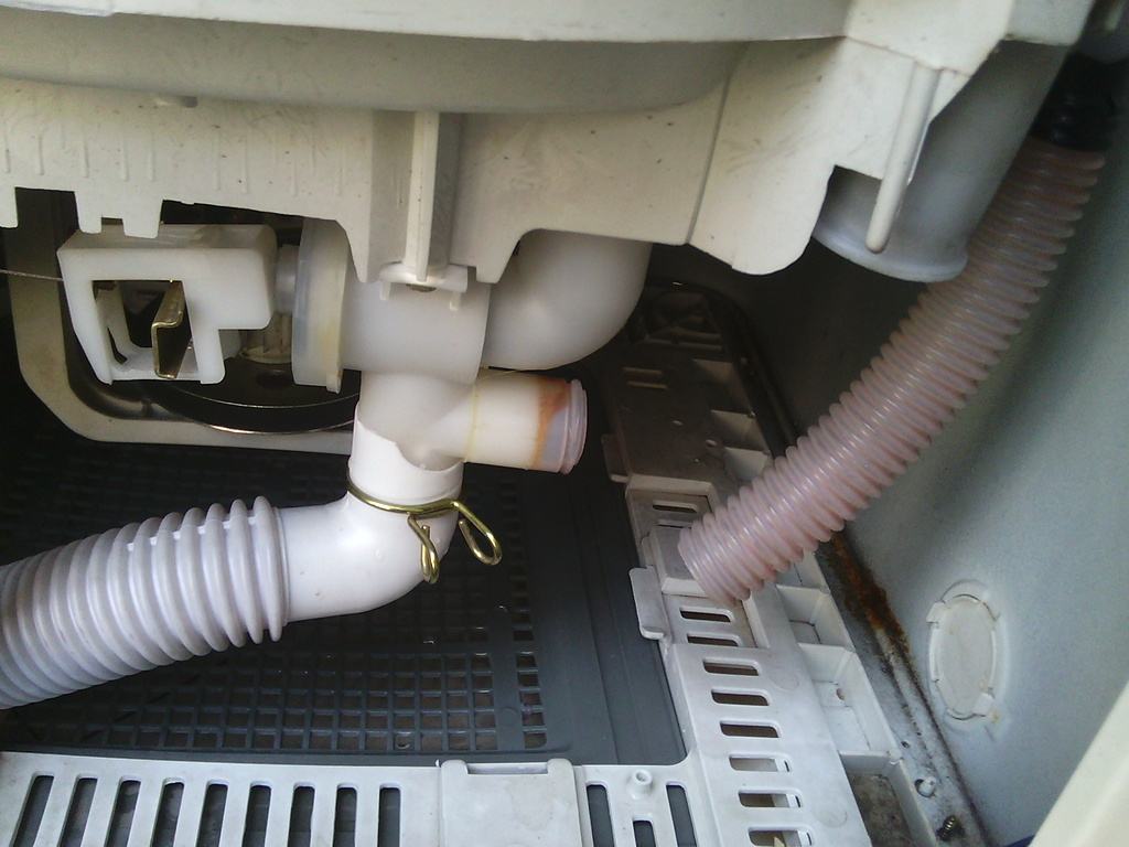 家里洗衣机不转了叫修理工来,家里洗衣机不转没有电机的声音