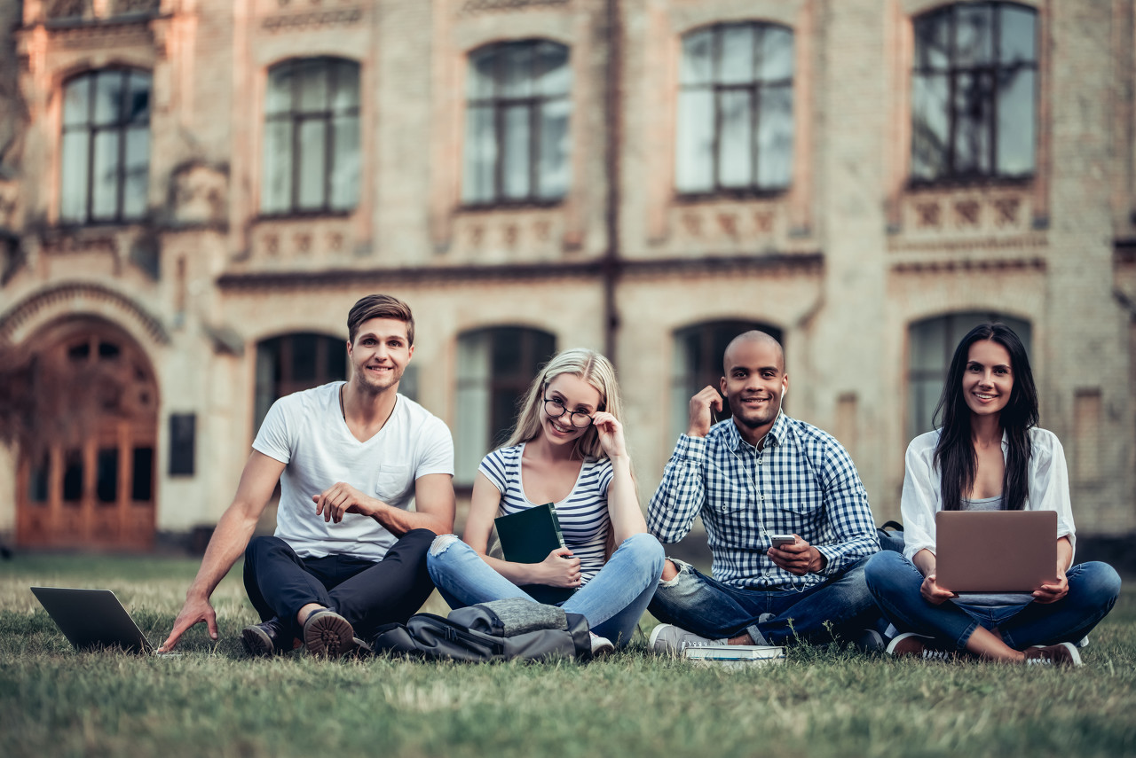 来学足球美容红酒高尔夫！英国一批大学专向差生推出“垃圾专业”