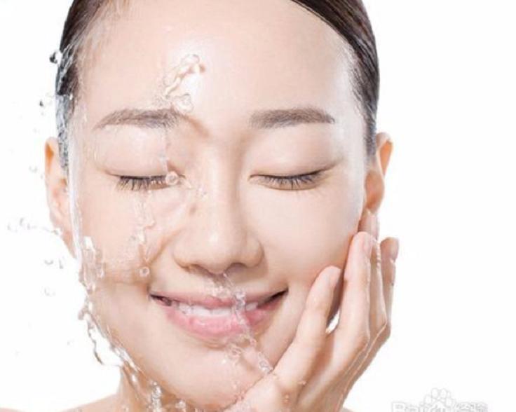 混油皮肤干燥起皮怎么补救,外油内干还起皮的皮肤怎么办