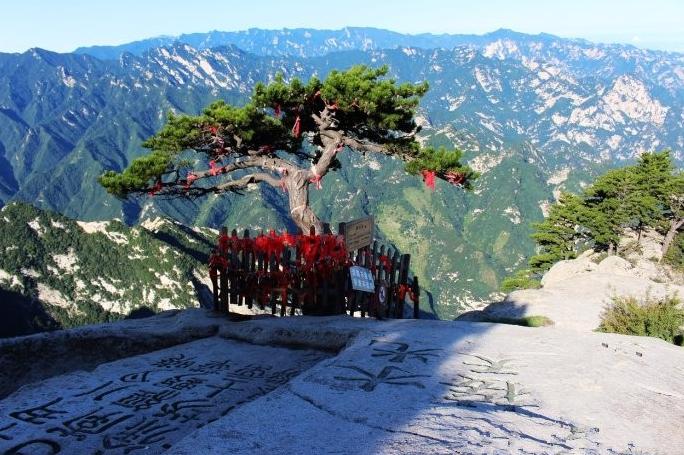 华山黑龙潭是真的假的,探索华山未解之谜黑龙潭