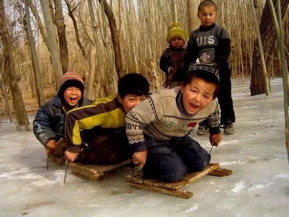 九张反映过年气氛的照片,百张罕见的过年老照片这才是年味