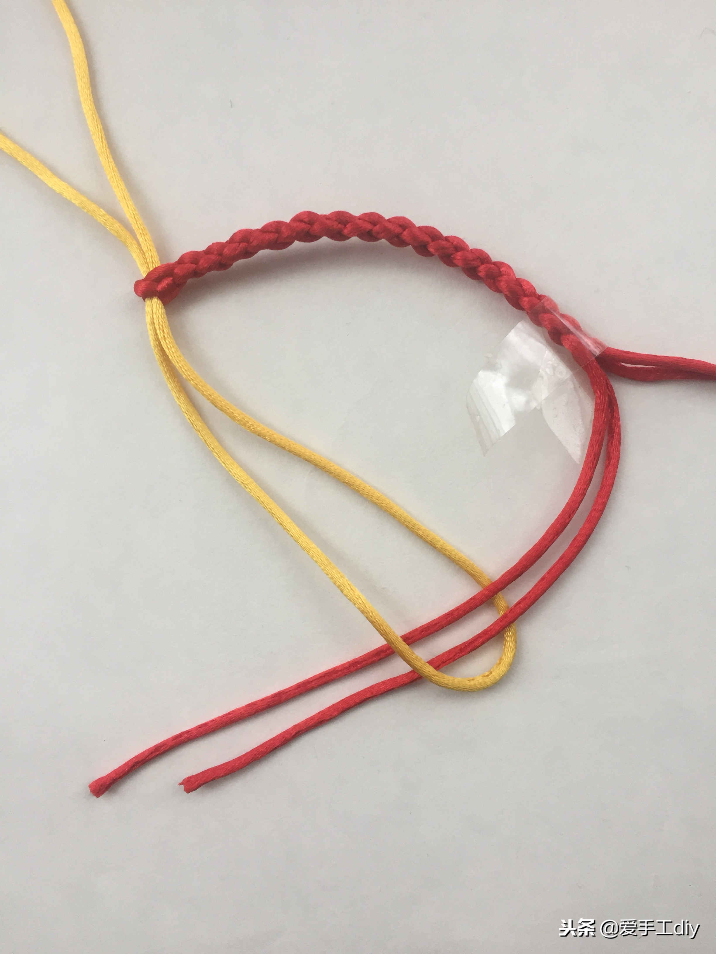 红绳加水晶转运珠戒指的编法,红绳戒指绳中间穿珠子编绳教程