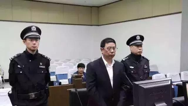 “市长，你住的都不如科长，该换房了”