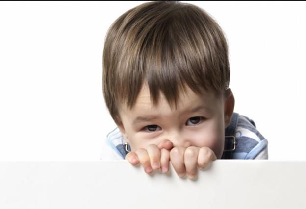 孩子内向腼腆的性格怎样去改变,如何克服孩子的腼腆