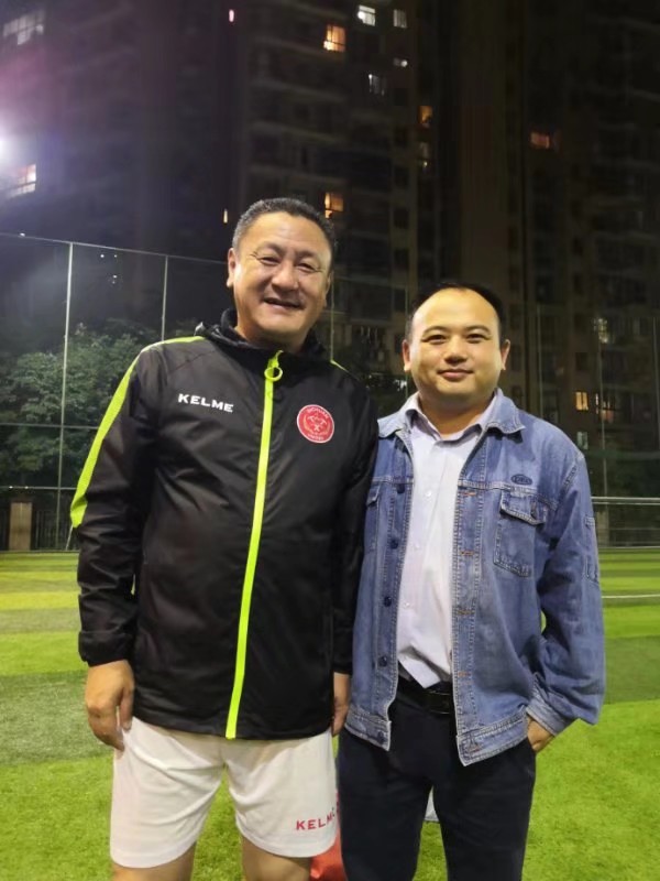 每一个努力打球的人都值得被尊重,每一个认真踢球的人都值得尊敬