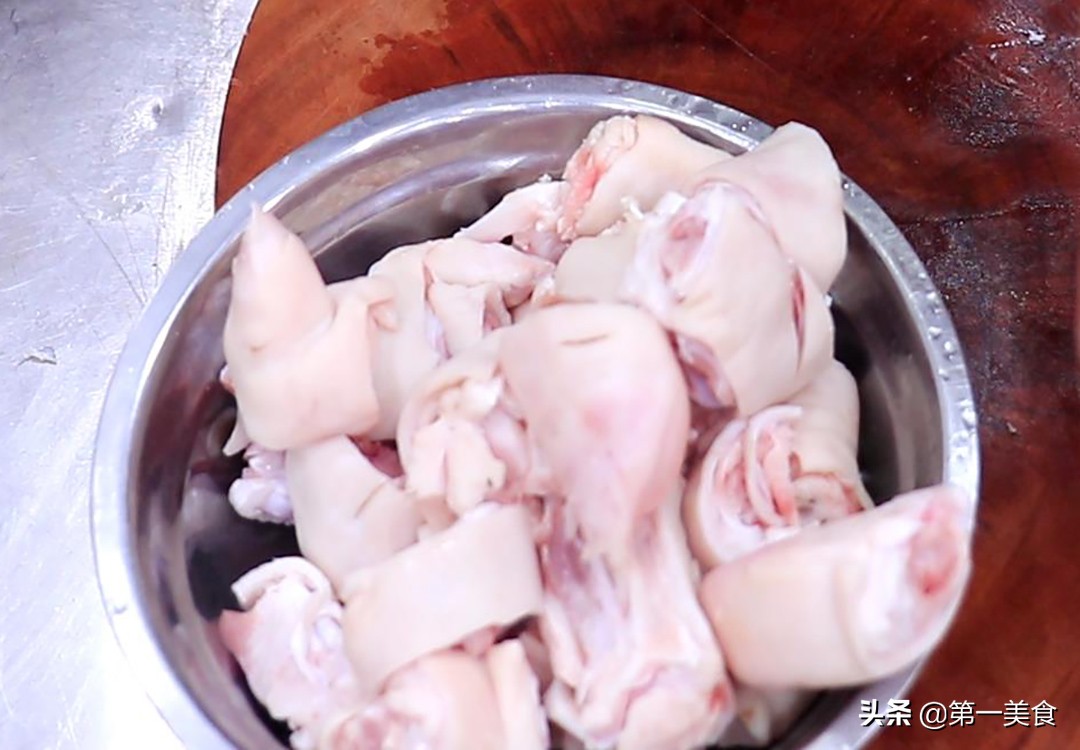 家常炖整个猪蹄最简单做法,砂锅炖猪蹄快的方法