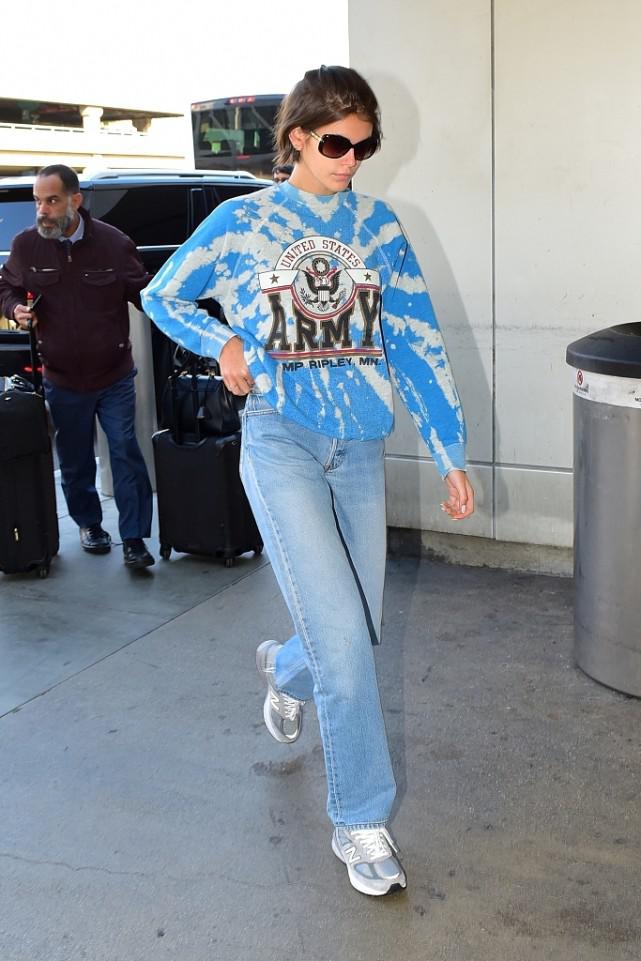 春天的卫衣这样穿才够时髦,秋冬连帽卫衣的正确穿法