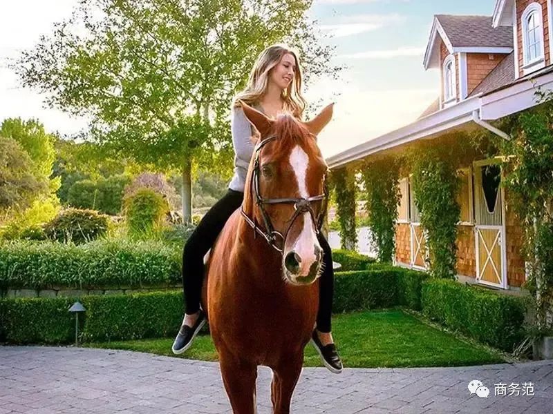 乔布斯长大后与养父母感情,乔布斯小女儿近况