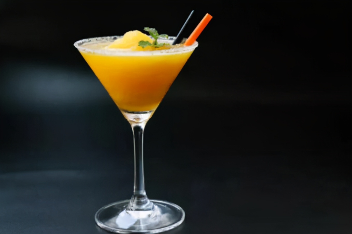 五种经典鸡尾酒的英文名字,常见鸡尾酒名字以及特色