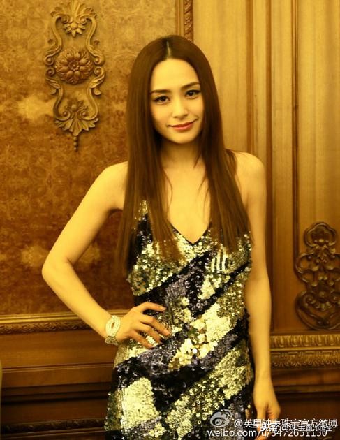 阿娇硕大钻戒完整版,阿娇戒指