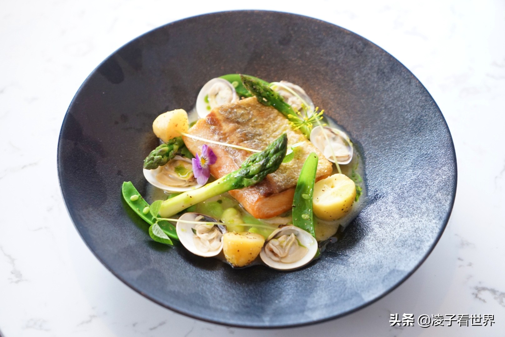 西单这家餐厅你不来就亏了，园庭这环境这菜品绝了