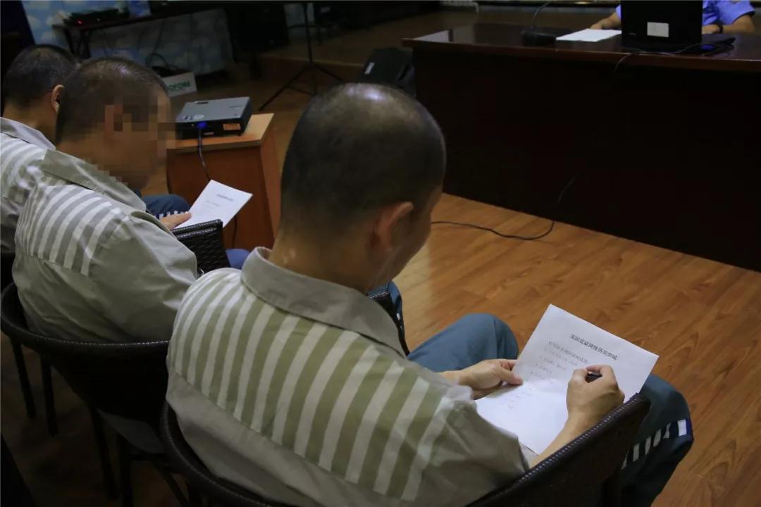 北京监狱教服刑人员说“out”“diss”“skr”