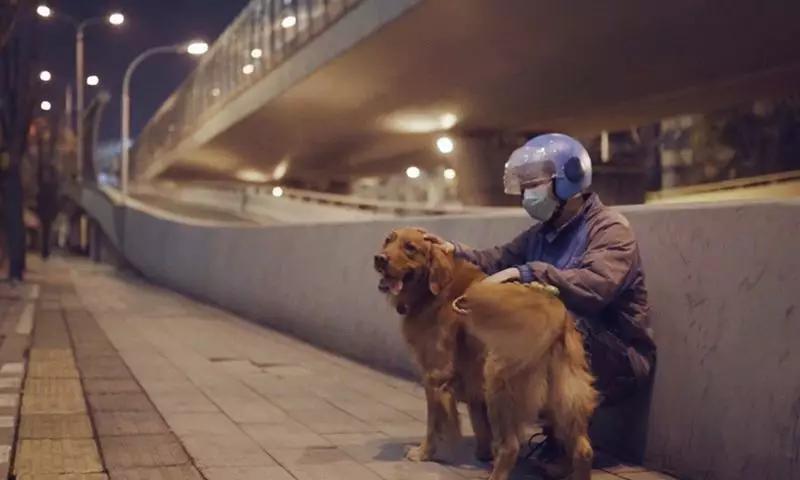 武汉开锁匠上门喂猫外卖员,武汉开锁师傅24小时上门电话