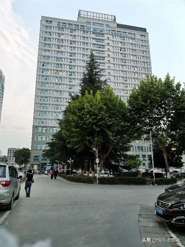 从大连走来，一所古老而年轻的医大在这里崛起