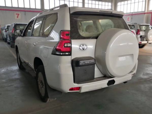 丰田霸道4.0中东版哪个配置最高,中东版霸道4000与国产对比