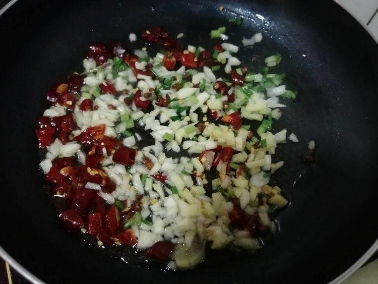 自己在家做的麻辣香锅好吃又过瘾,自己在家做的麻辣香锅吃得很过瘾