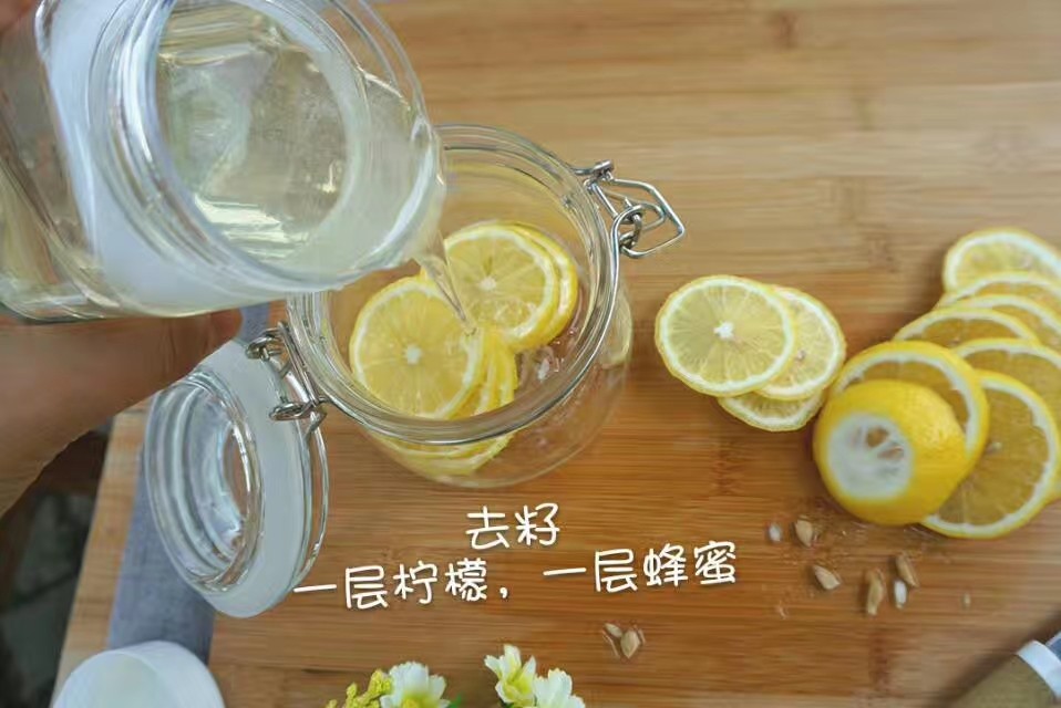 柠檬泡蜂蜜正宗做法,柠檬蜂蜜的制作方法