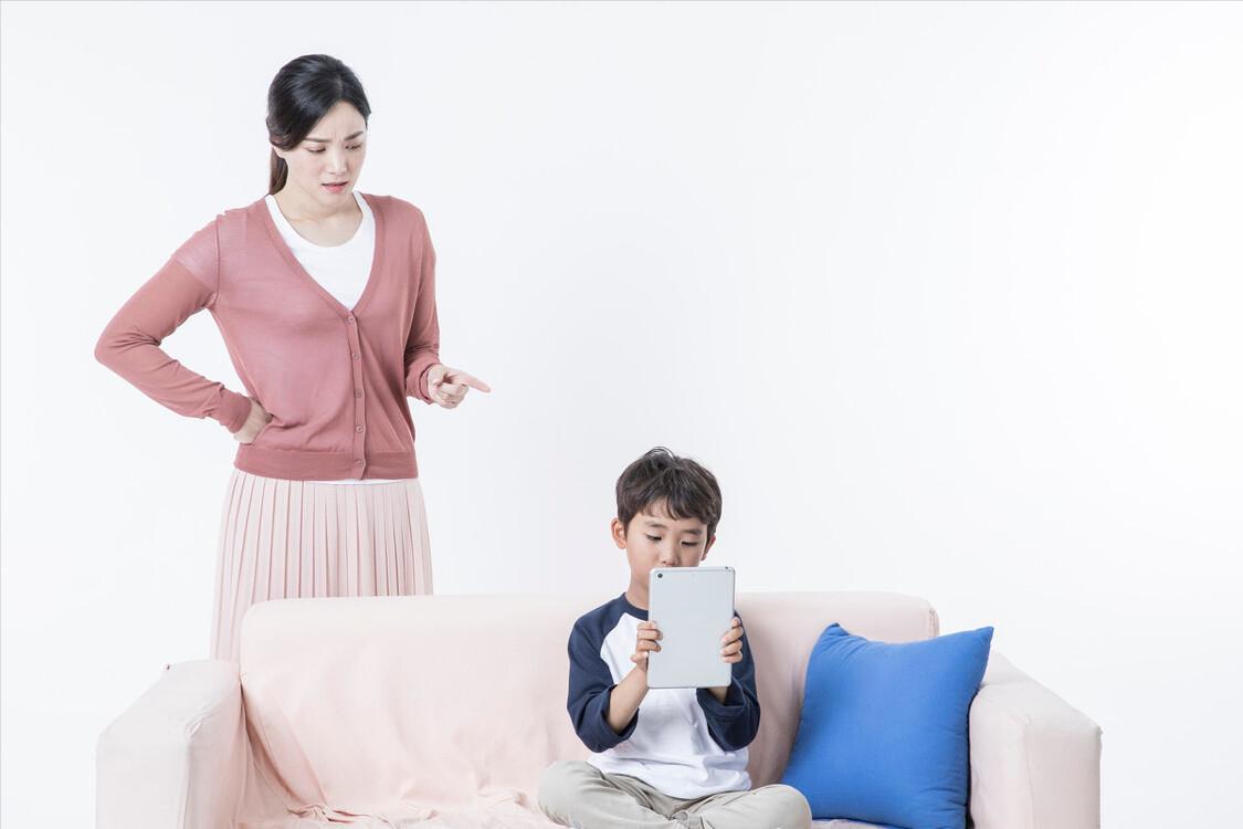 孩子一出门就变了,孩子一出门就不听话