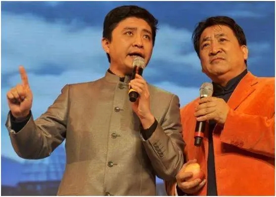 周炜是有白发了吗,46岁周炜满头白发