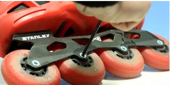 轮滑鞋怎么保养视频,如何给轮滑鞋做保养