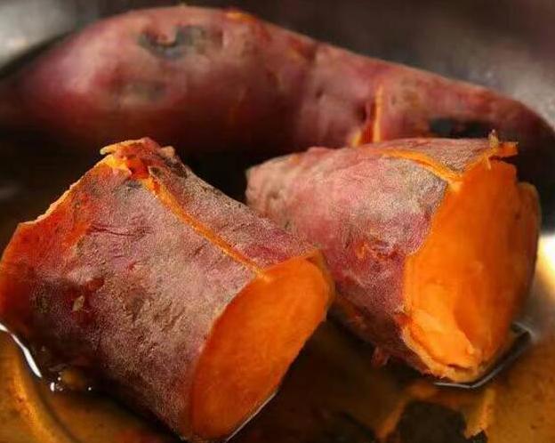 又香又甜的西瓜红蜜薯,西瓜红红薯新鲜红心蜜薯超甜